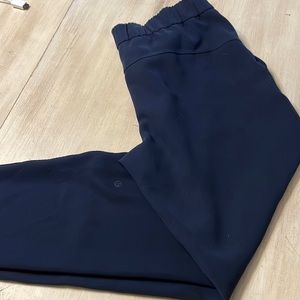 Lululemon Size 12 Navy Blue 7/8 length On the Fly Pant